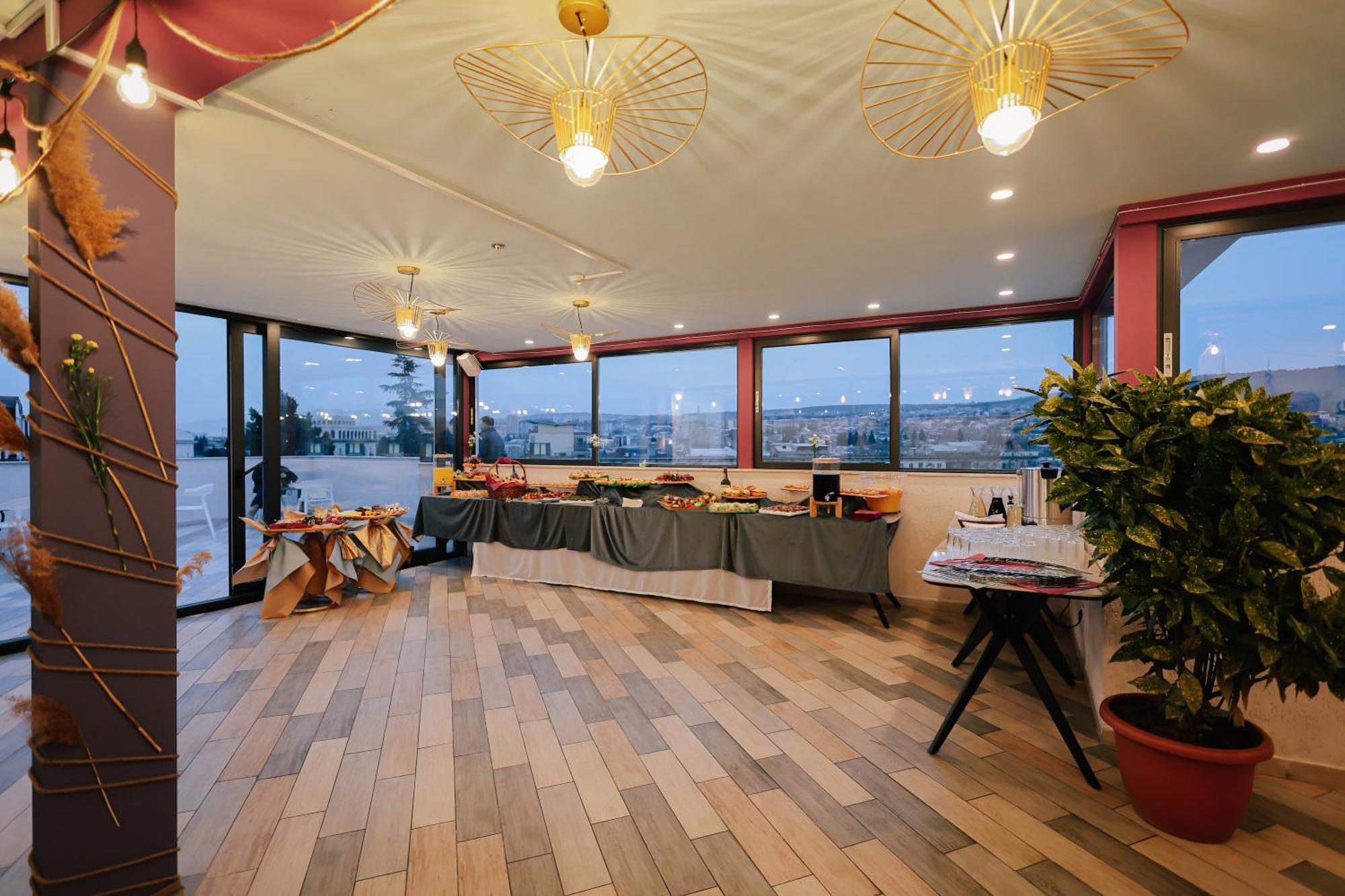 Brosse Garden Hotel Tbilisi Eksteriør billede